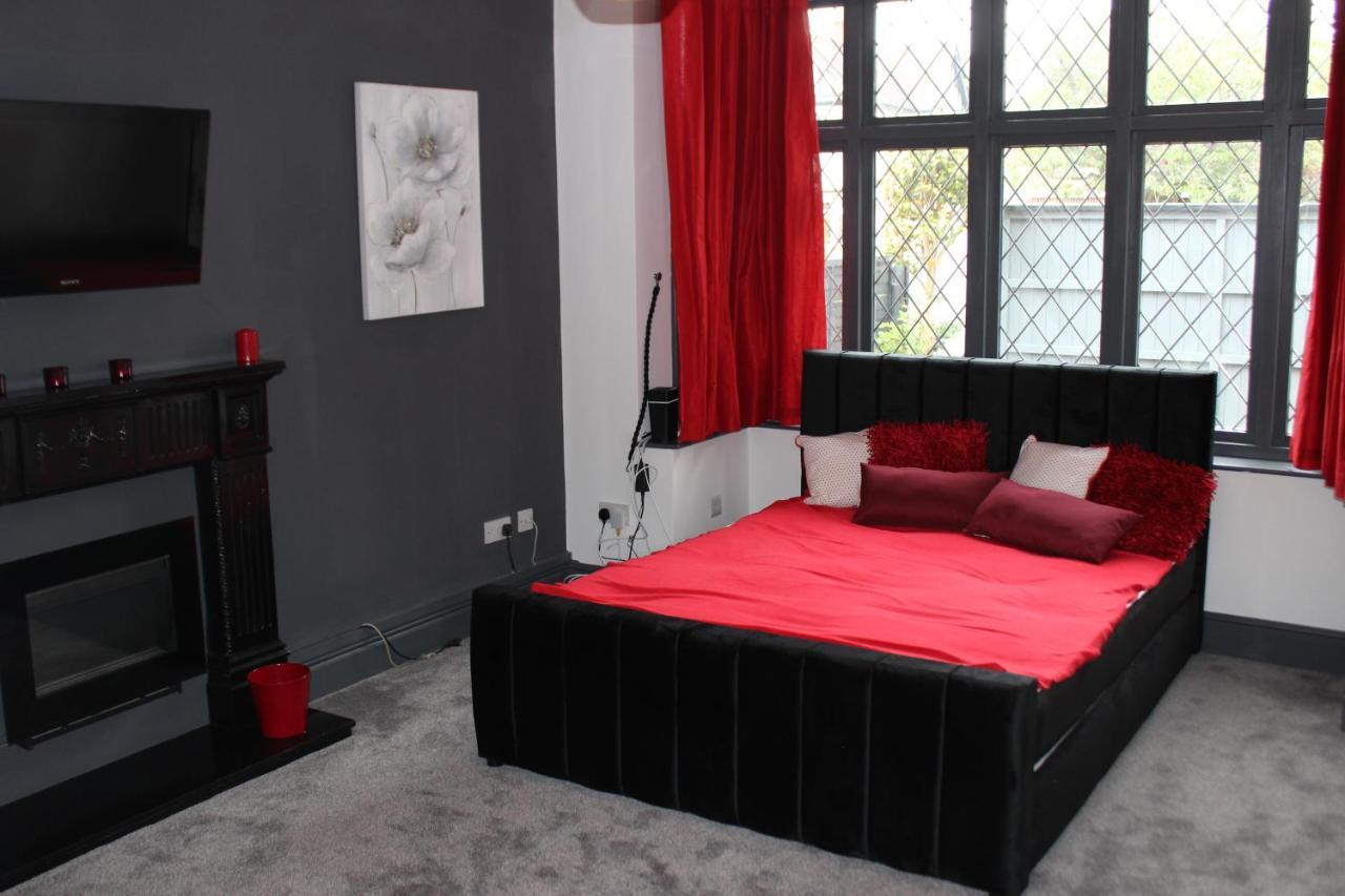 Modern Spacious House - Sleeps 16, Free Parking, Sun Terrace Nuneaton Buitenkant foto