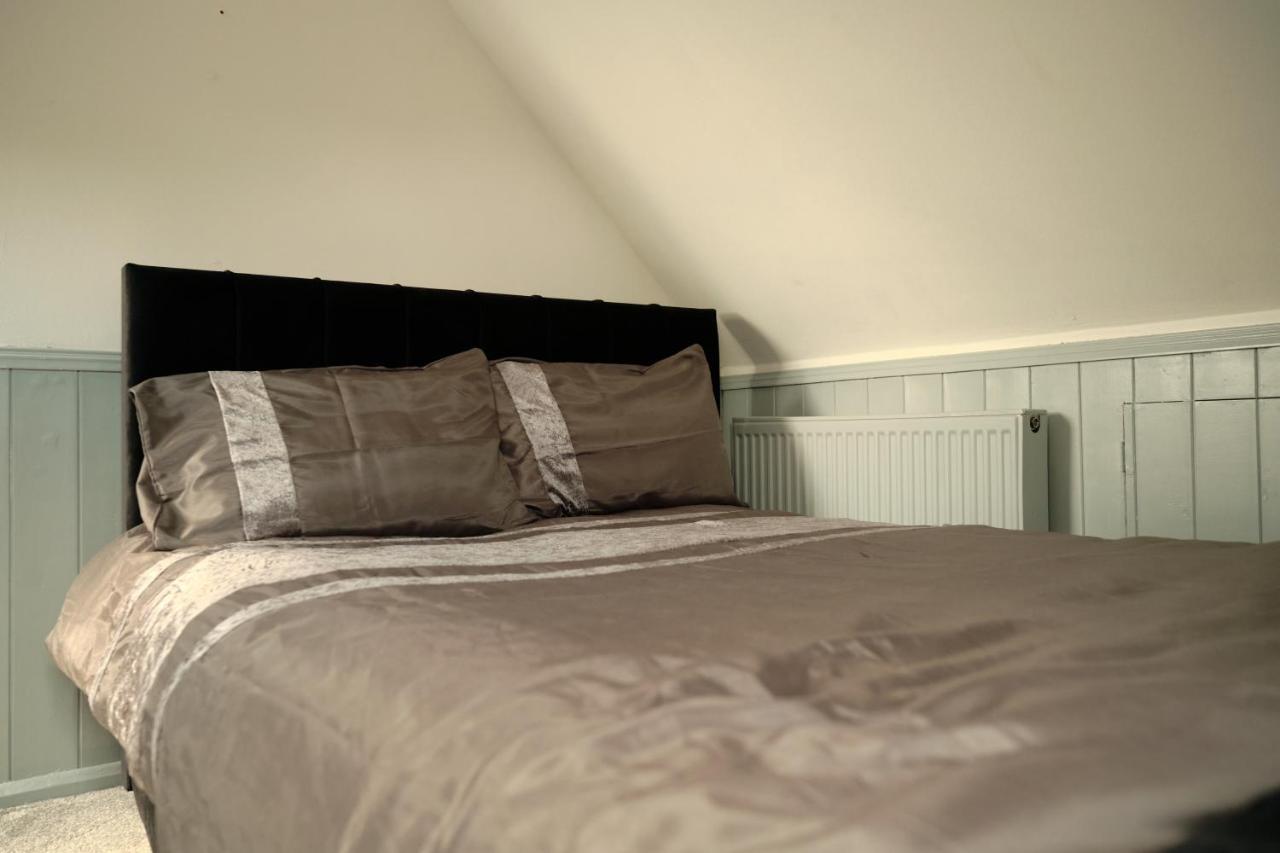 Modern Spacious House - Sleeps 16, Free Parking, Sun Terrace Nuneaton Buitenkant foto