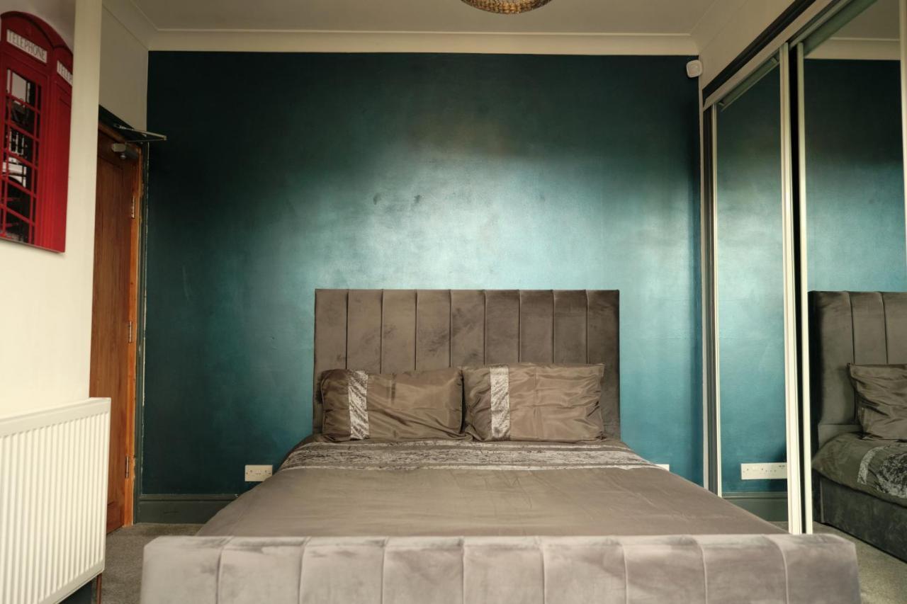 Modern Spacious House - Sleeps 16, Free Parking, Sun Terrace Nuneaton Buitenkant foto