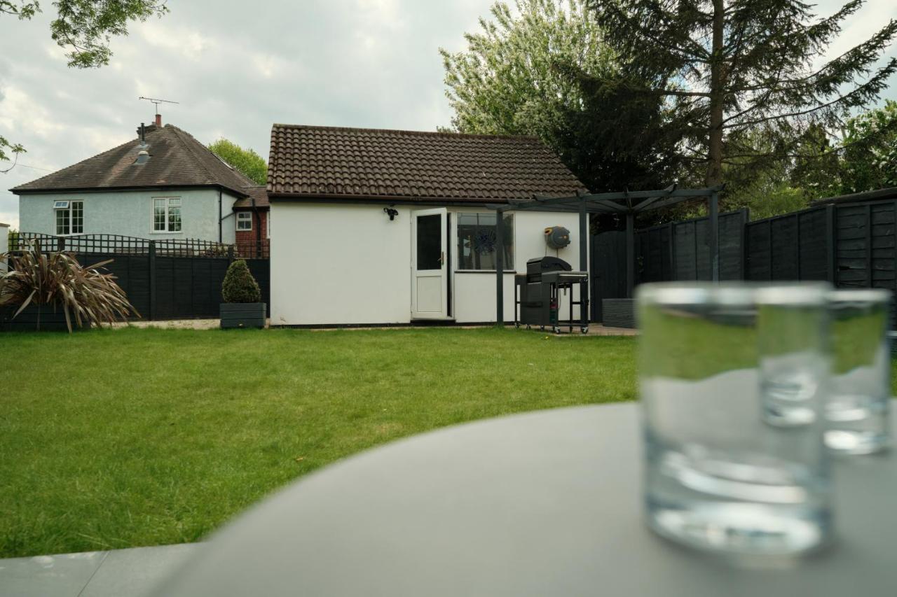 Modern Spacious House - Sleeps 16, Free Parking, Sun Terrace Nuneaton Buitenkant foto