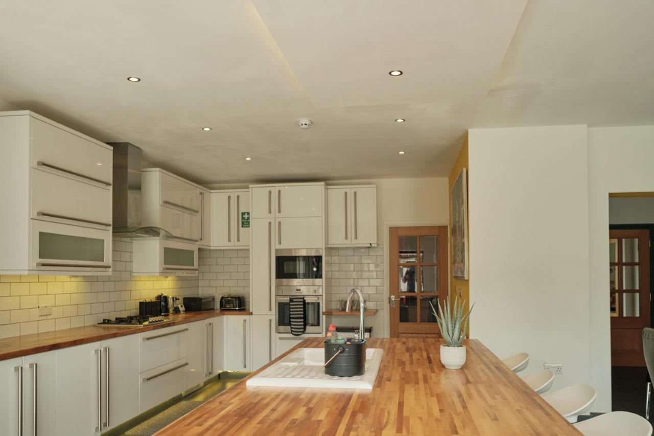 Modern Spacious House - Sleeps 16, Free Parking, Sun Terrace Nuneaton Buitenkant foto