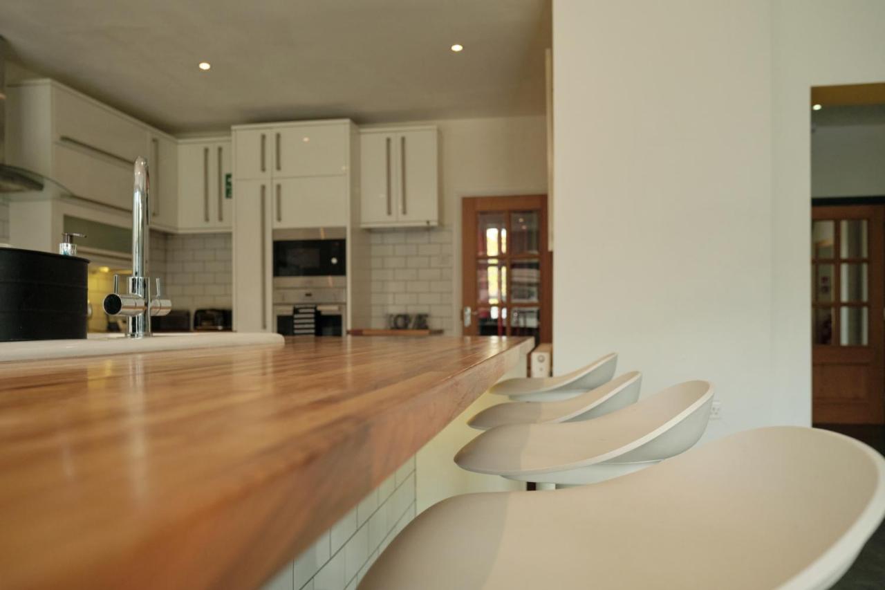 Modern Spacious House - Sleeps 16, Free Parking, Sun Terrace Nuneaton Buitenkant foto