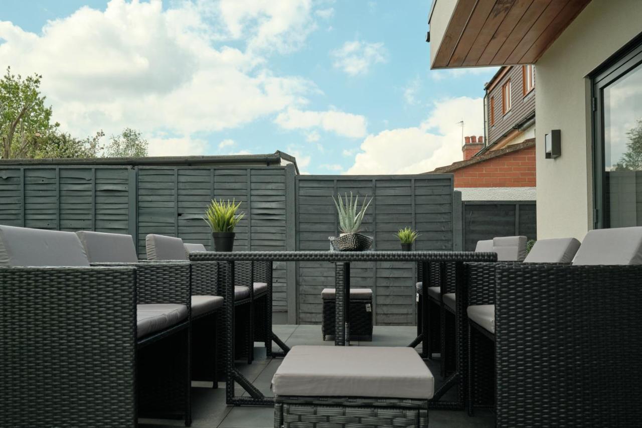 Modern Spacious House - Sleeps 16, Free Parking, Sun Terrace Nuneaton Buitenkant foto