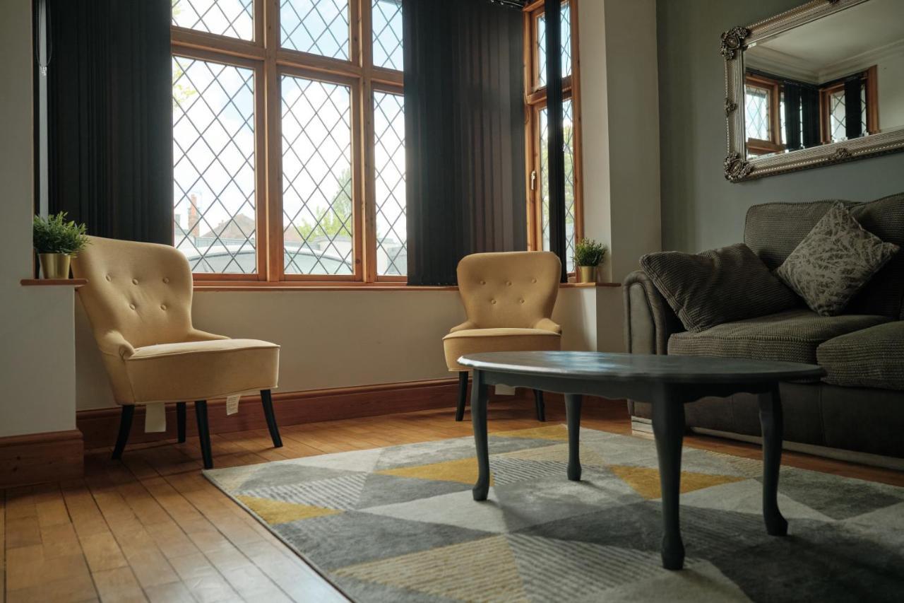 Modern Spacious House - Sleeps 16, Free Parking, Sun Terrace Nuneaton Buitenkant foto