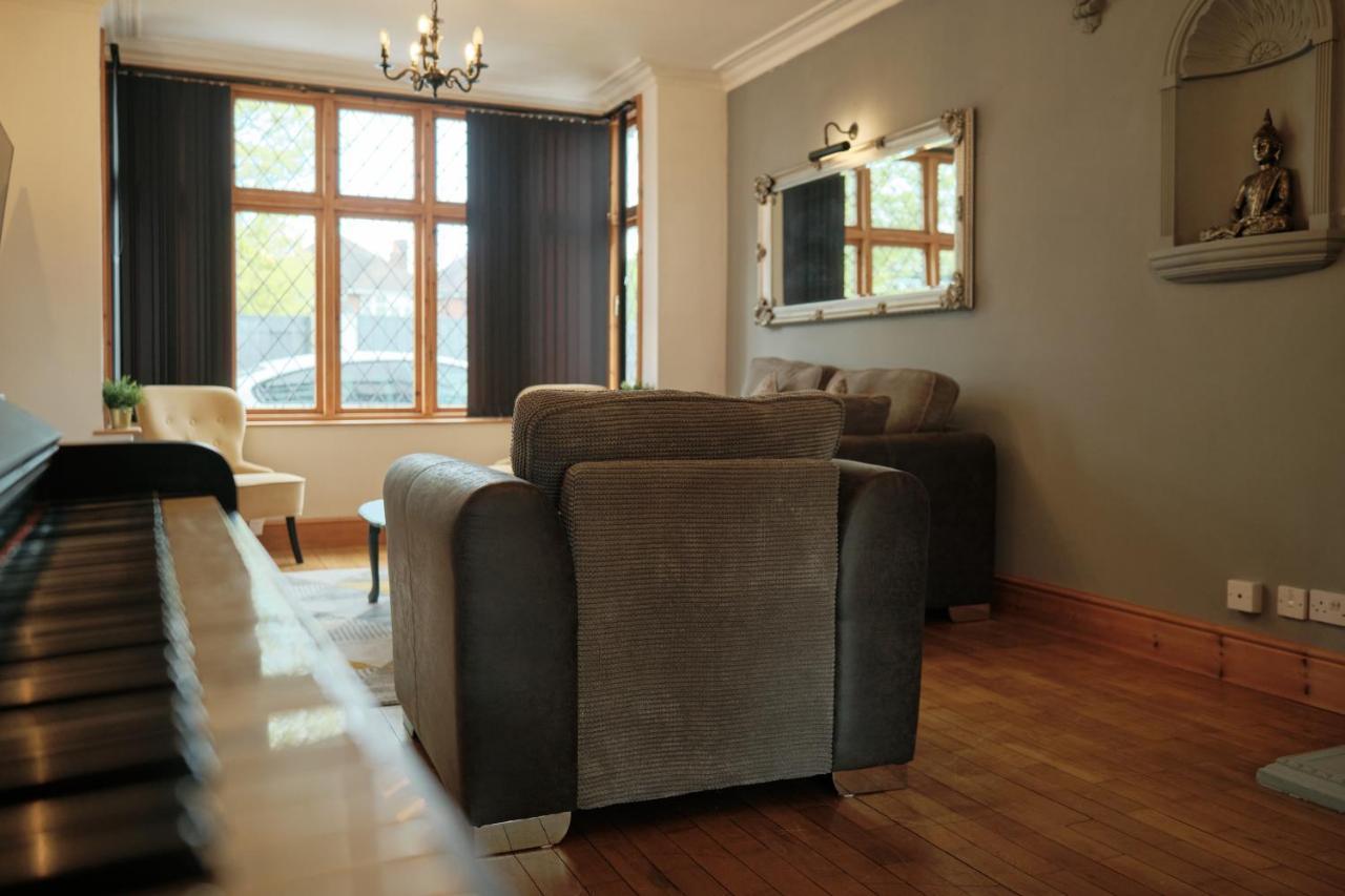 Modern Spacious House - Sleeps 16, Free Parking, Sun Terrace Nuneaton Buitenkant foto