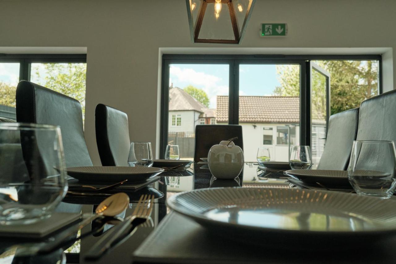 Modern Spacious House - Sleeps 16, Free Parking, Sun Terrace Nuneaton Buitenkant foto