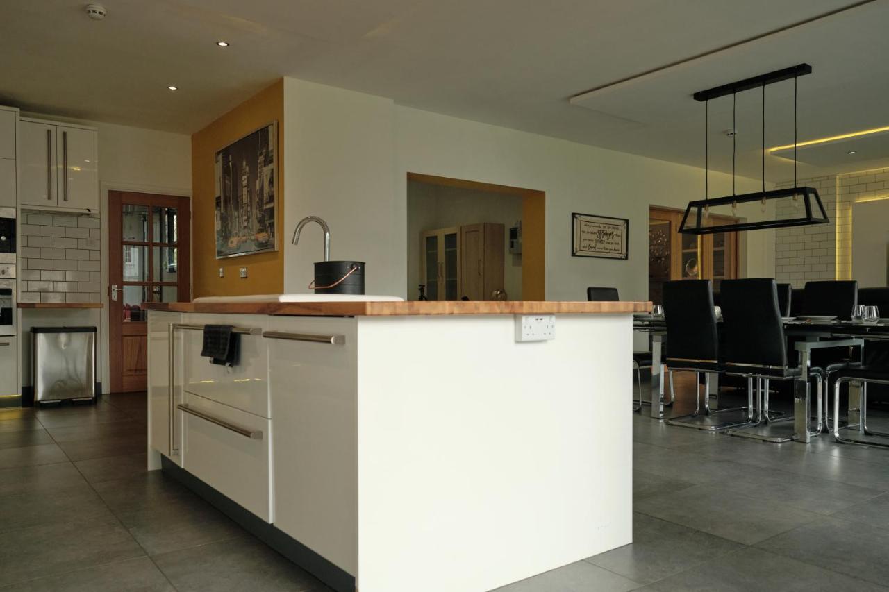 Modern Spacious House - Sleeps 16, Free Parking, Sun Terrace Nuneaton Buitenkant foto