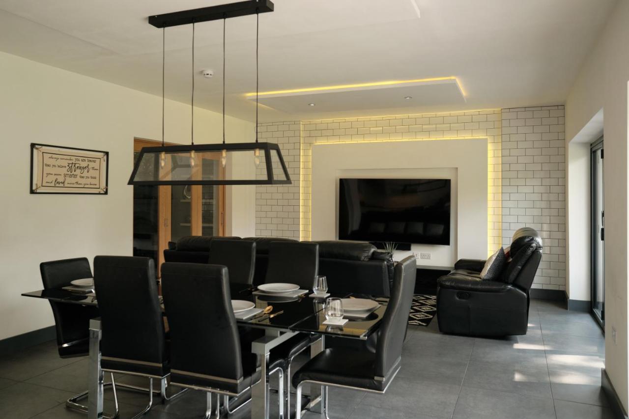 Modern Spacious House - Sleeps 16, Free Parking, Sun Terrace Nuneaton Buitenkant foto