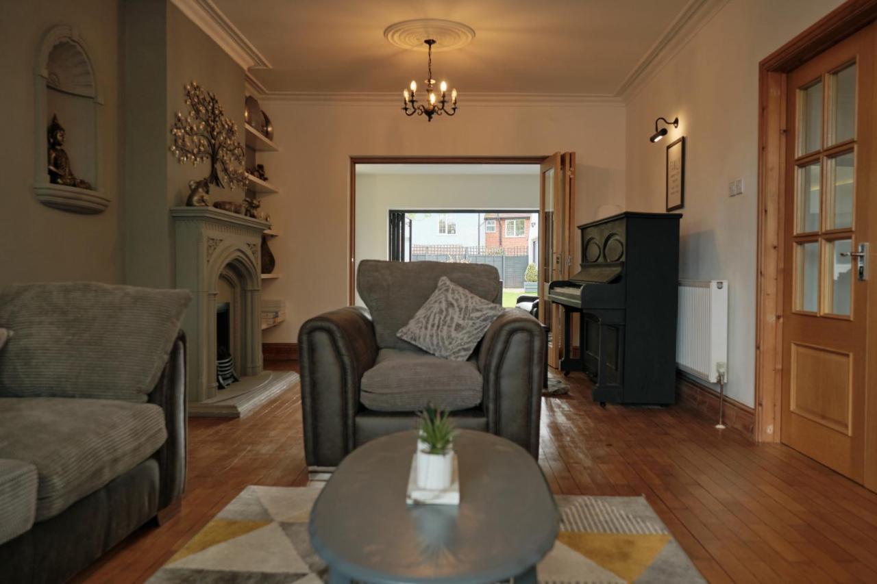Modern Spacious House - Sleeps 16, Free Parking, Sun Terrace Nuneaton Buitenkant foto