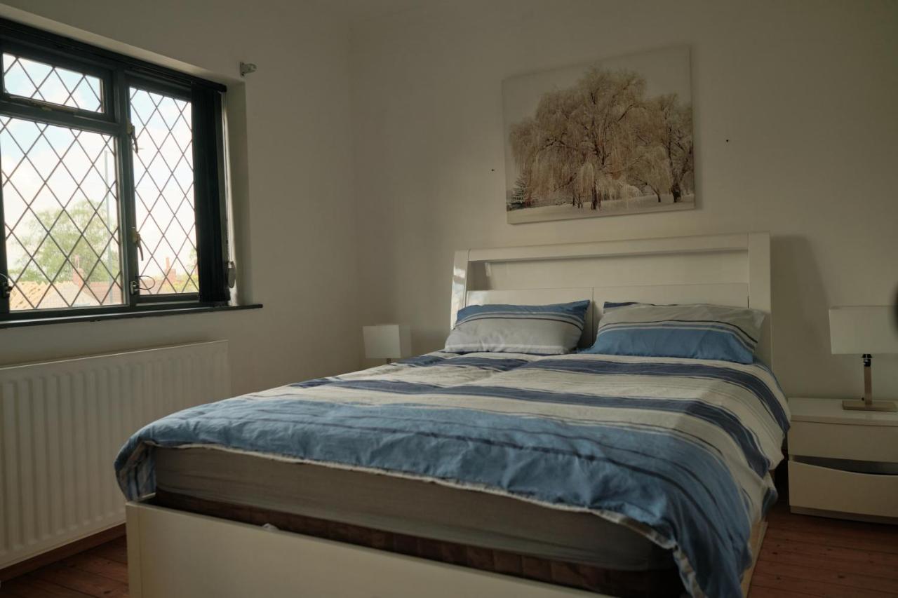 Modern Spacious House - Sleeps 16, Free Parking, Sun Terrace Nuneaton Buitenkant foto